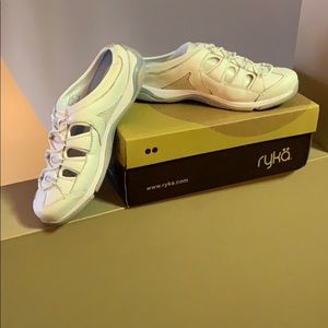 Women’s ryka fisher mule slide Size 6 w